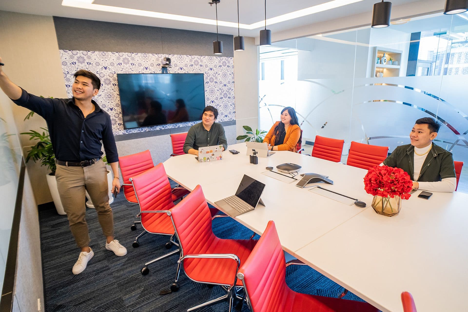 Top 5 Outsourcing Destinations: Quick Facts and Why the Philippines Stands Out